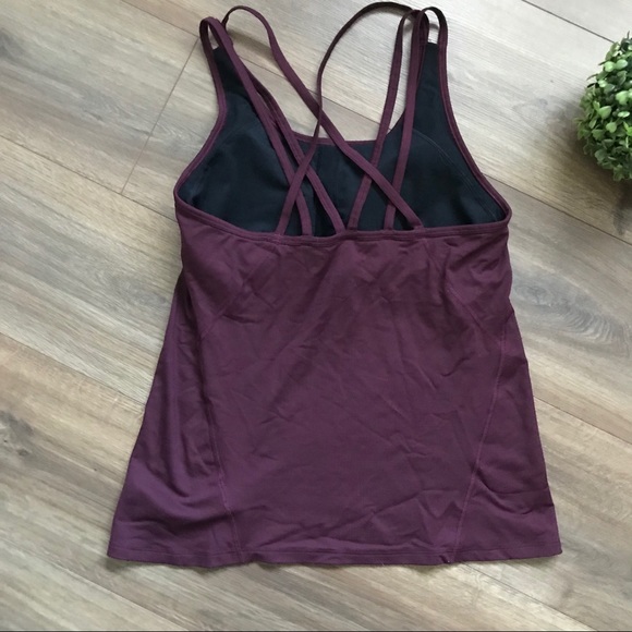 Gap Fit- Cross Strap Workout Tank Top - Picture 3 of 5